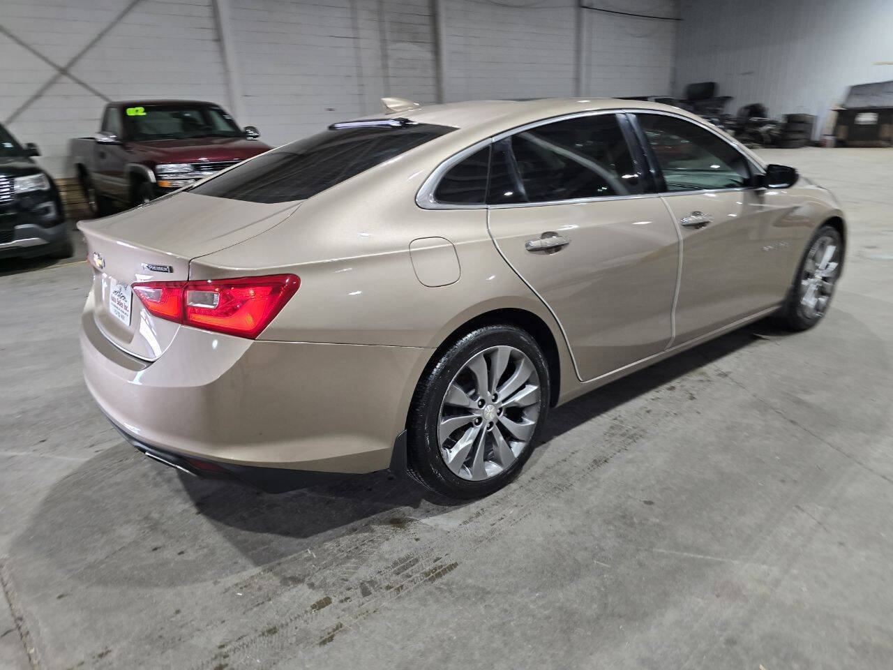 Used 2018 Chevrolet Malibu Premier w/ Premier Sun and Wheel Package FWD image 12