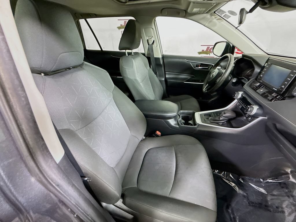 Certified 2020 Toyota RAV4 XLE w/ Convenience Package AWD/4WD image 32