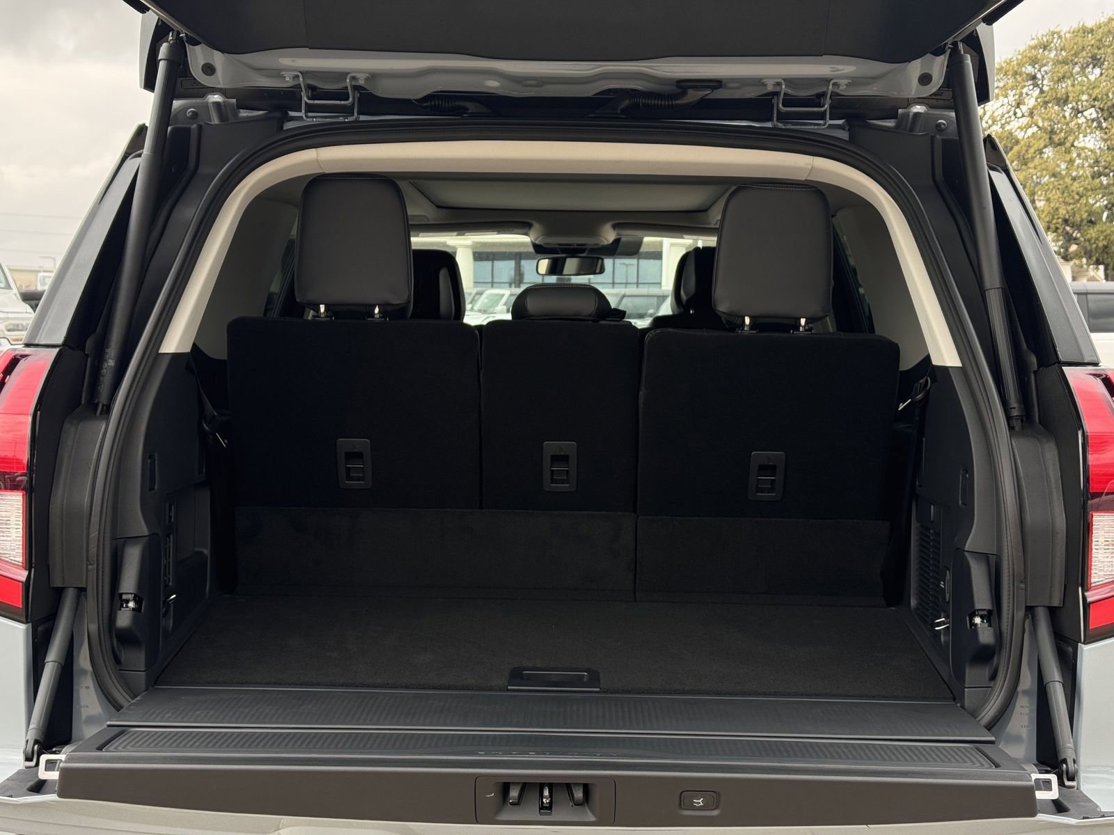 New 2026 Ford Expedition Platinum image 24