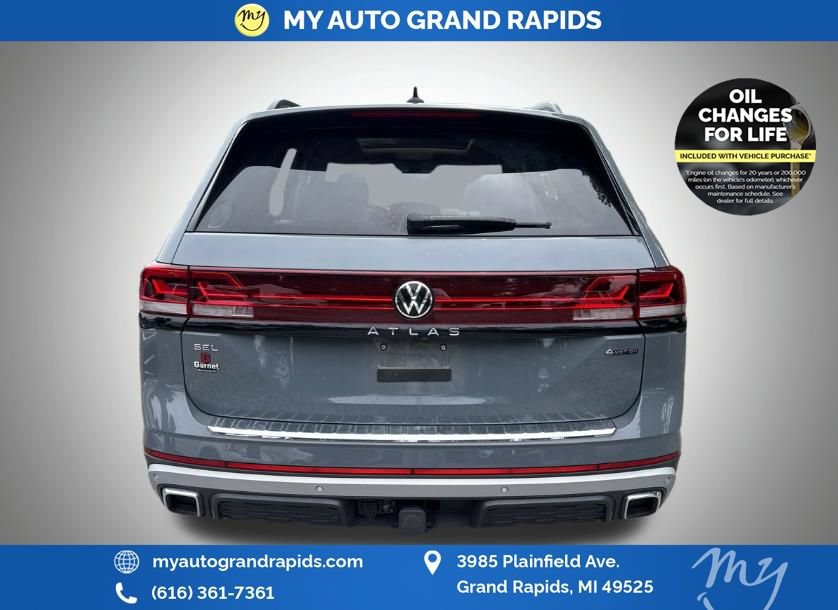 Used 2024 Volkswagen Atlas Peak Edition SEL AWD/4WD image 4