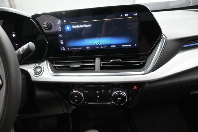 Used 2025 Chevrolet Trax LT FWD image 10