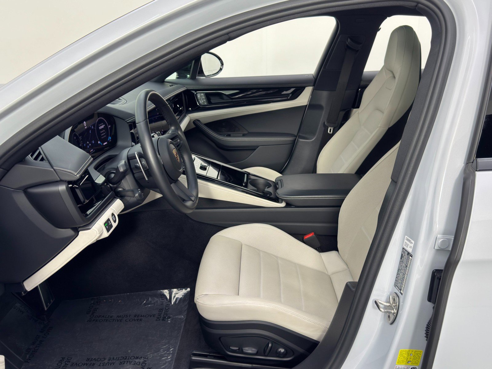 Used 2024 Porsche Panamera 4 w/ Premium Package image 16