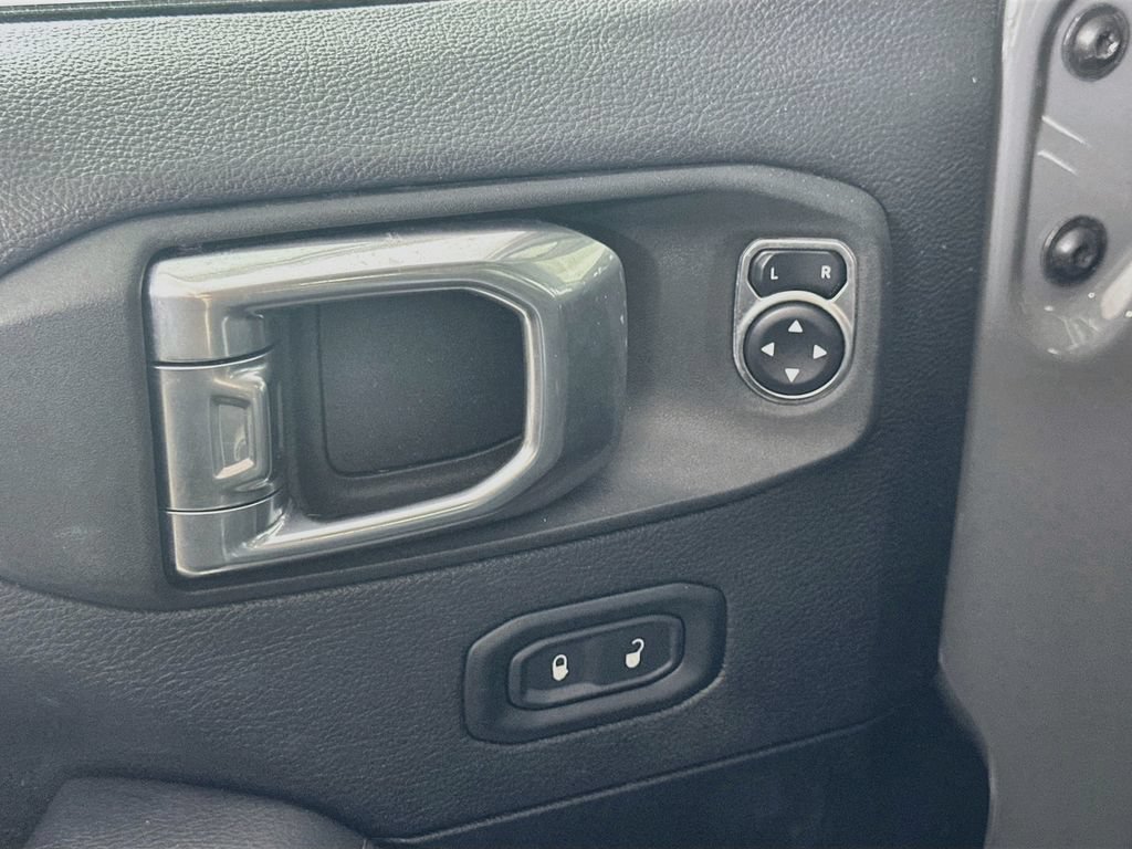 Used 2021 Jeep Wrangler Unlimited Sahara AWD/4WD image 23