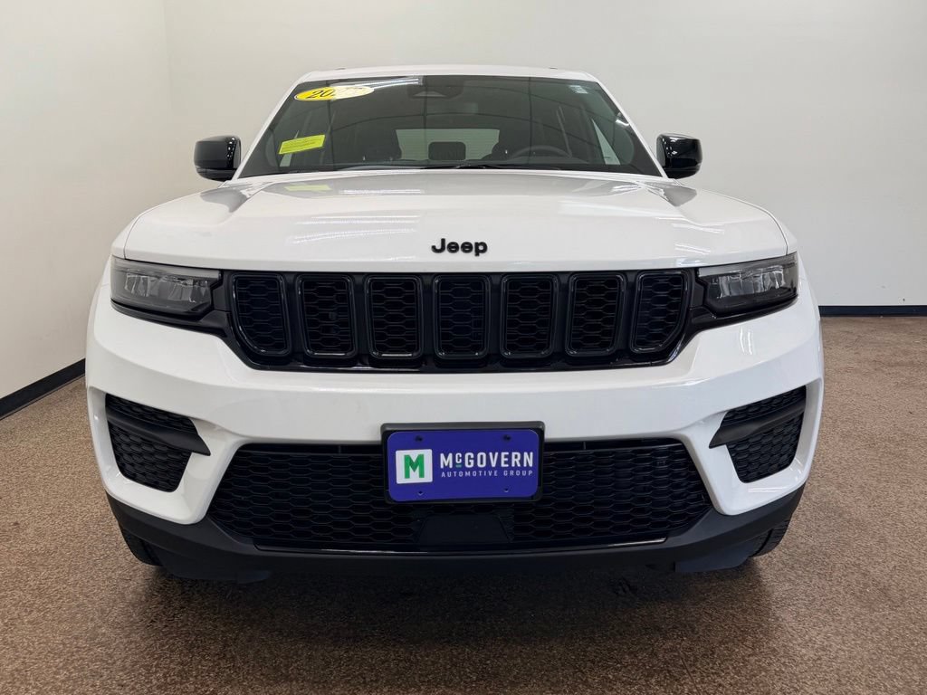Used 2023 Jeep Grand Cherokee Altitude AWD/4WD image 10