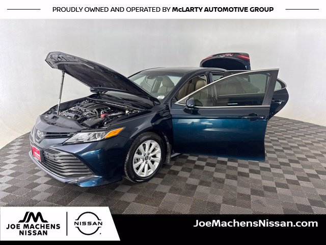 Used 2018 Toyota Camry LE FWD image 13