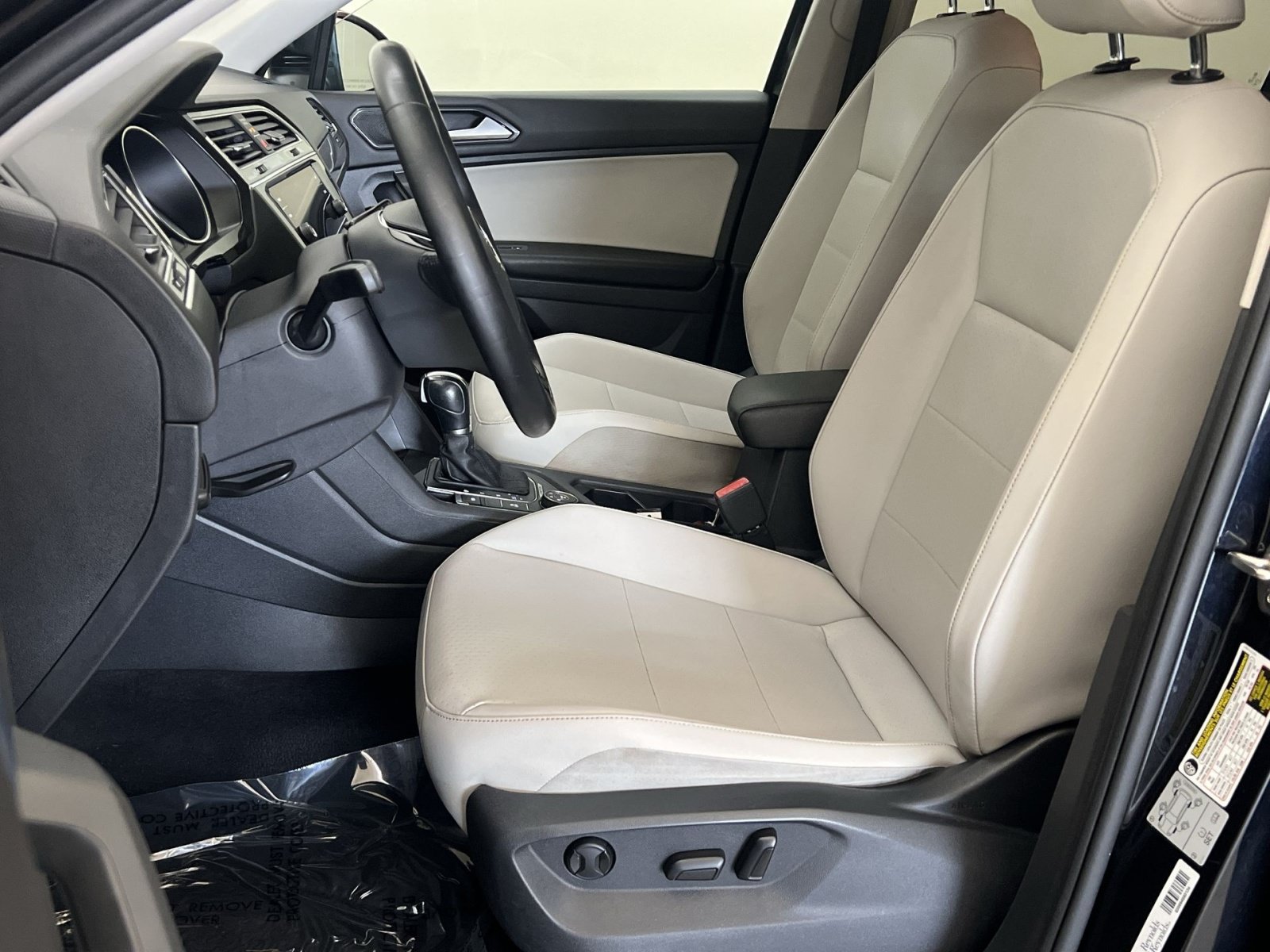 Used 2018 Volkswagen Tiguan SE AWD/4WD image 12