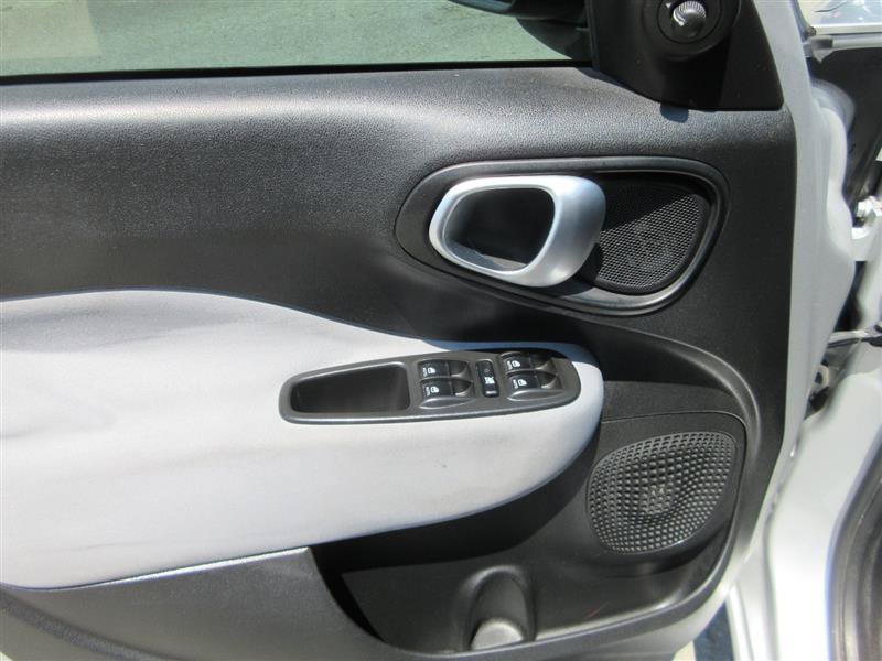 Used 2014 FIAT 500L Easy FWD image 11