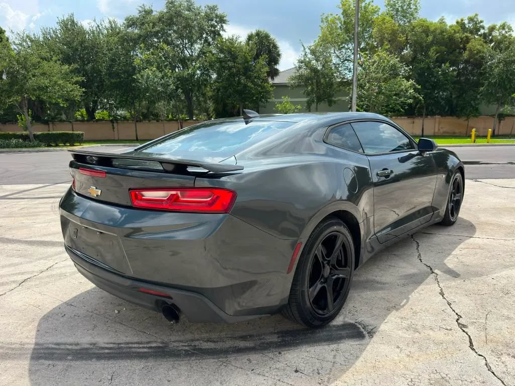 Used 2016 Chevrolet Camaro LT RWD image 5