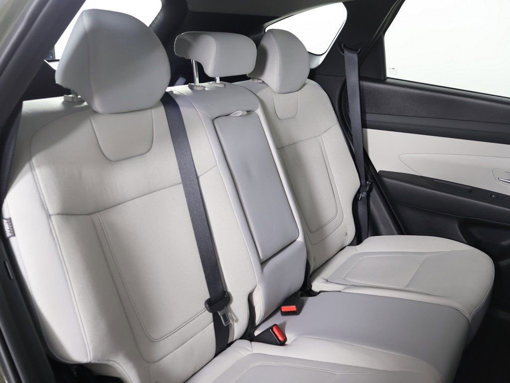 Certified 2025 Hyundai Tucson SE image 27