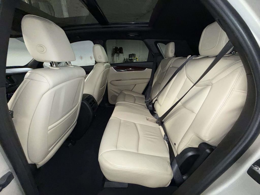 Used 2017 Cadillac XT5 Luxury w/ Driver Awareness Package image 18