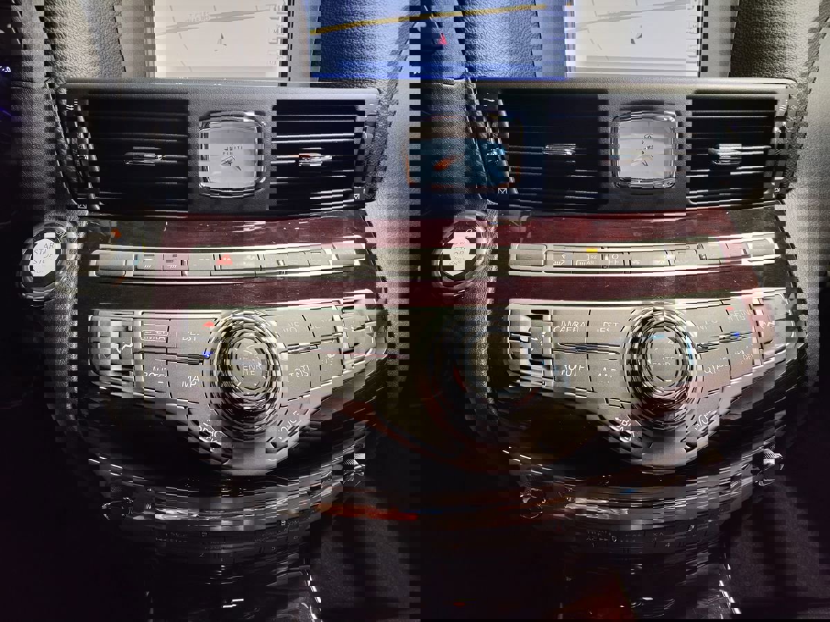 Used 2015 INFINITI Q70 L 3.7 w/ Technology Package image 36