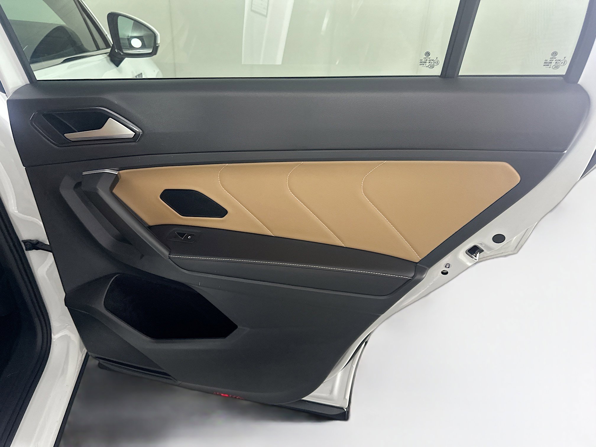 Used 2024 Volkswagen Tiguan SE image 29