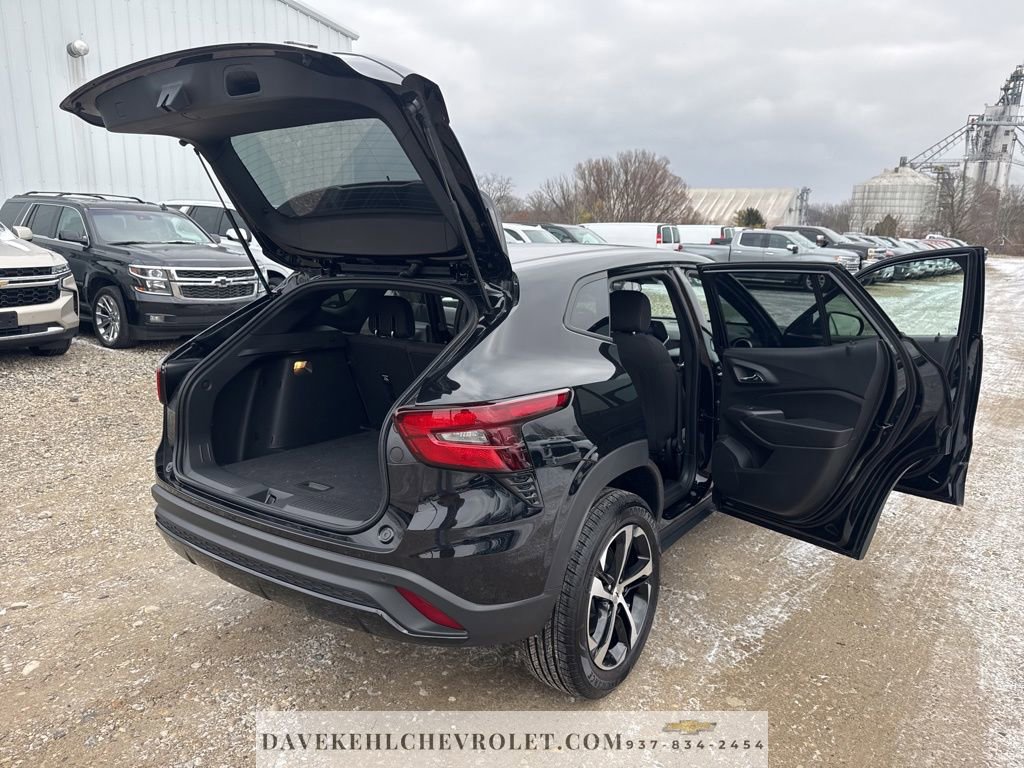 Used 2025 Chevrolet Trax RS w/ Driver Confidence Package image 14