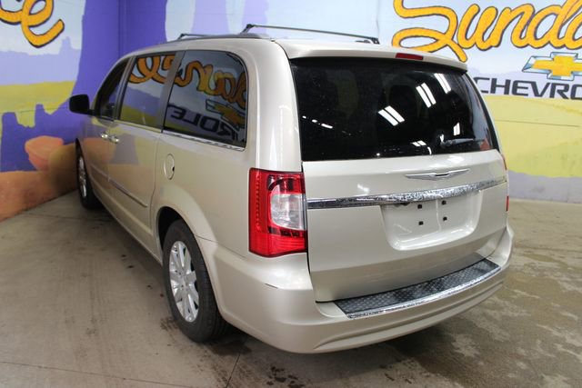 Used 2016 Chrysler Town & Country Touring w/ Driver Convenience Group FWD image 6