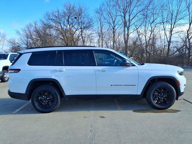 Used 2024 Jeep Grand Cherokee L Laredo image 5