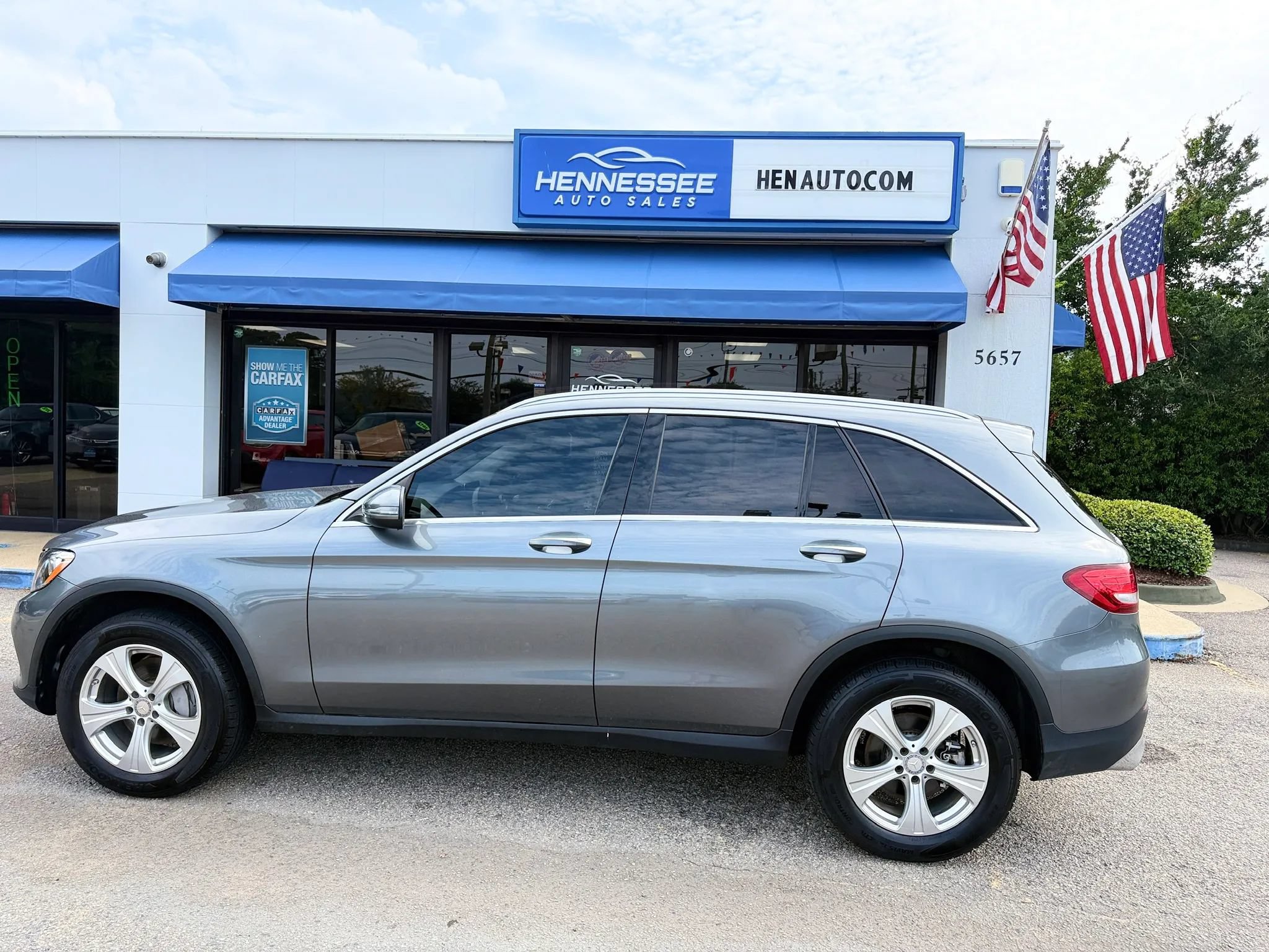 Used 2016 Mercedes-Benz GLC 300 4MATIC w/ Multimedia Package image 17