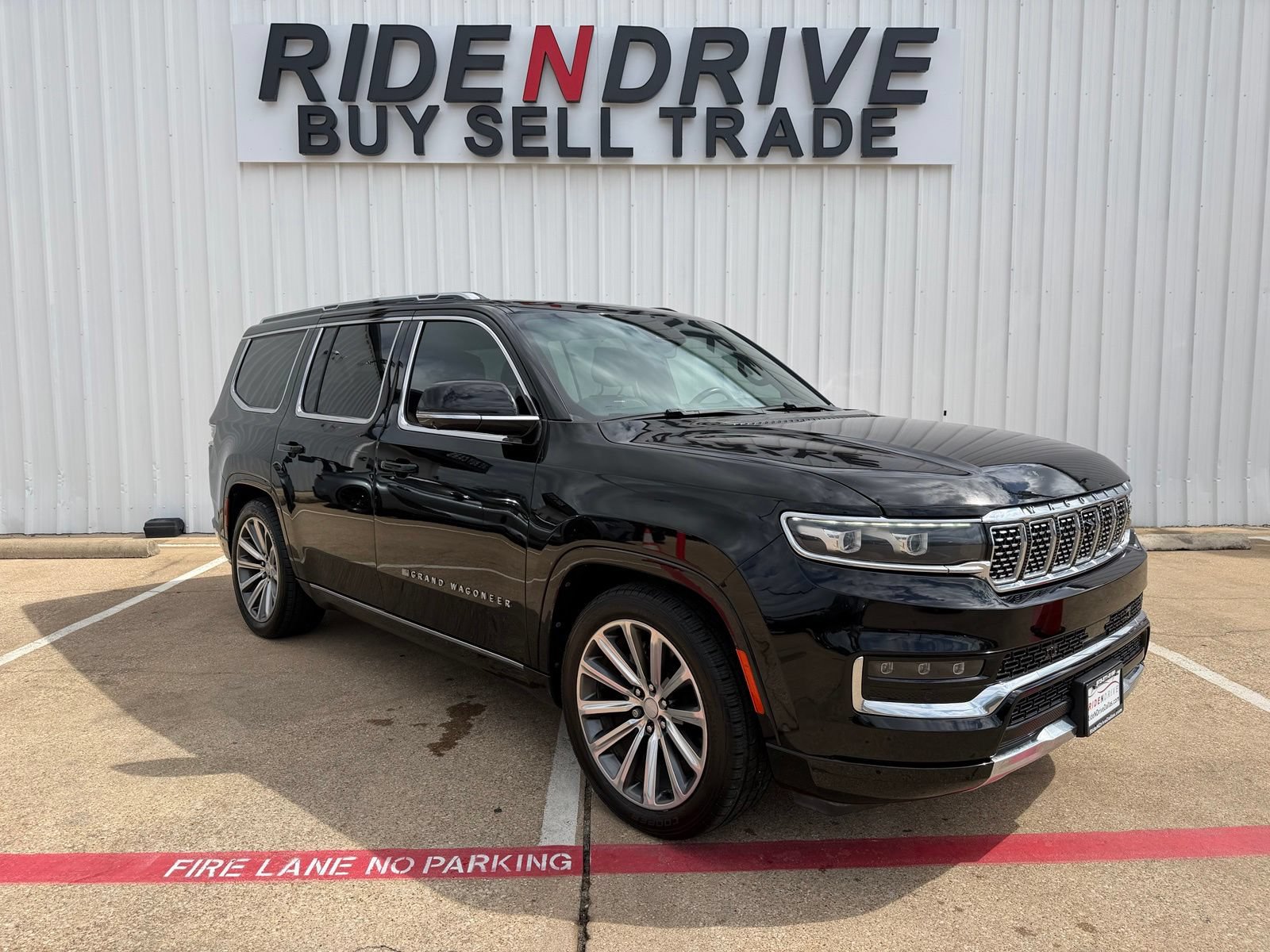 Used 2022 Jeep Grand Wagoneer Series II AWD/4WD image 9