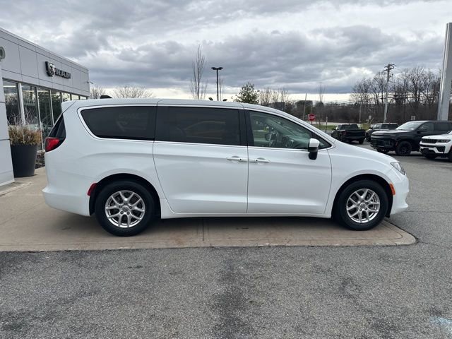 Certified 2023 Chrysler Voyager LX image 8