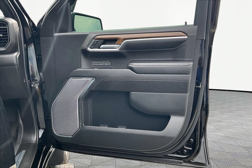 Used 2023 Chevrolet Silverado 1500 High Country w/ High Country Premium Package AWD/4WD image 32