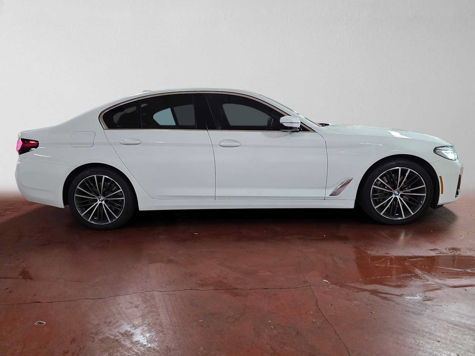 Used 2023 BMW 530i xDrive w/ Premium Package AWD/4WD image 2