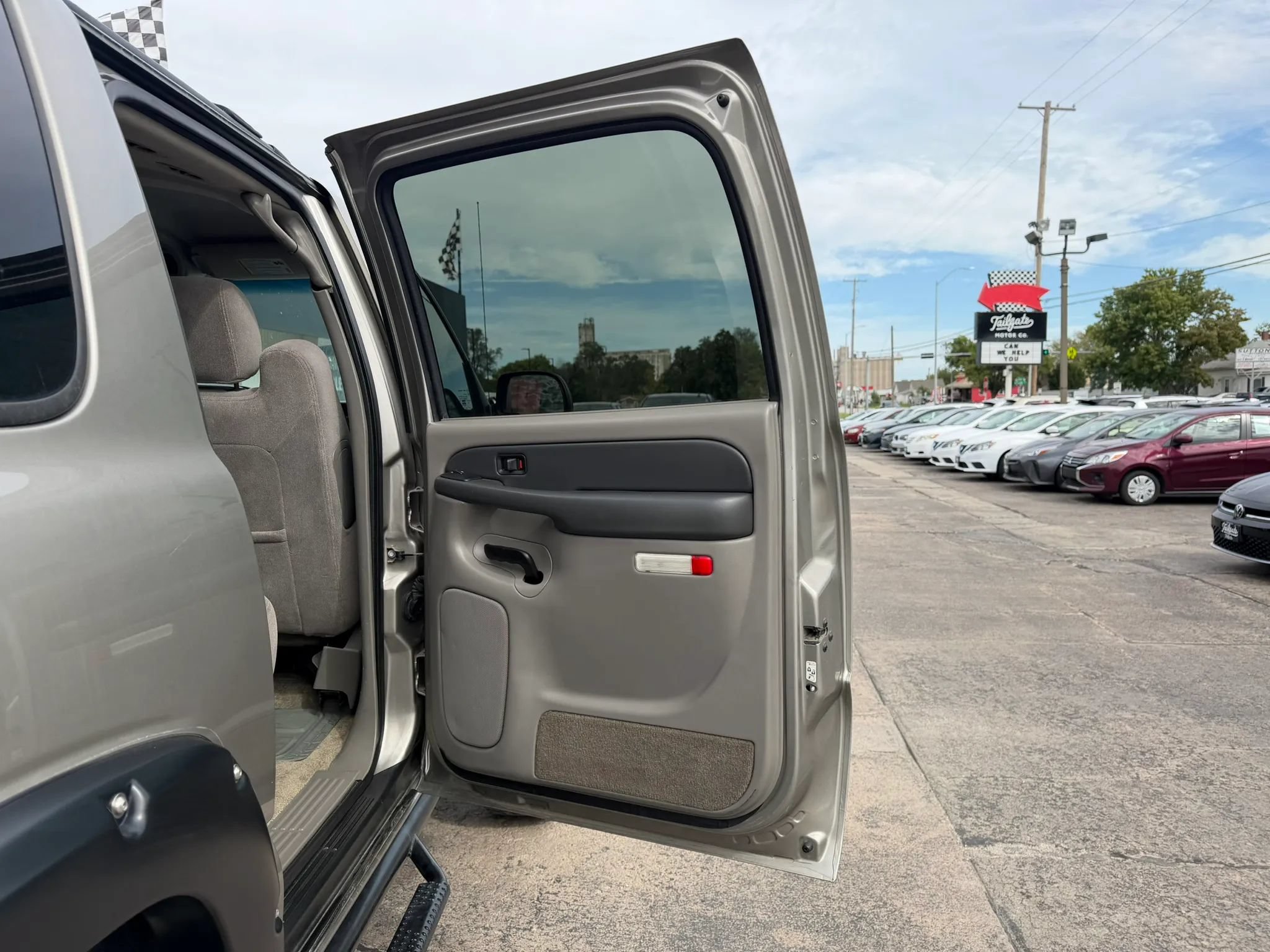Used 2003 Chevrolet Suburban 2500 LS w/ LS Preferred Equipment Group AWD/4WD image 16