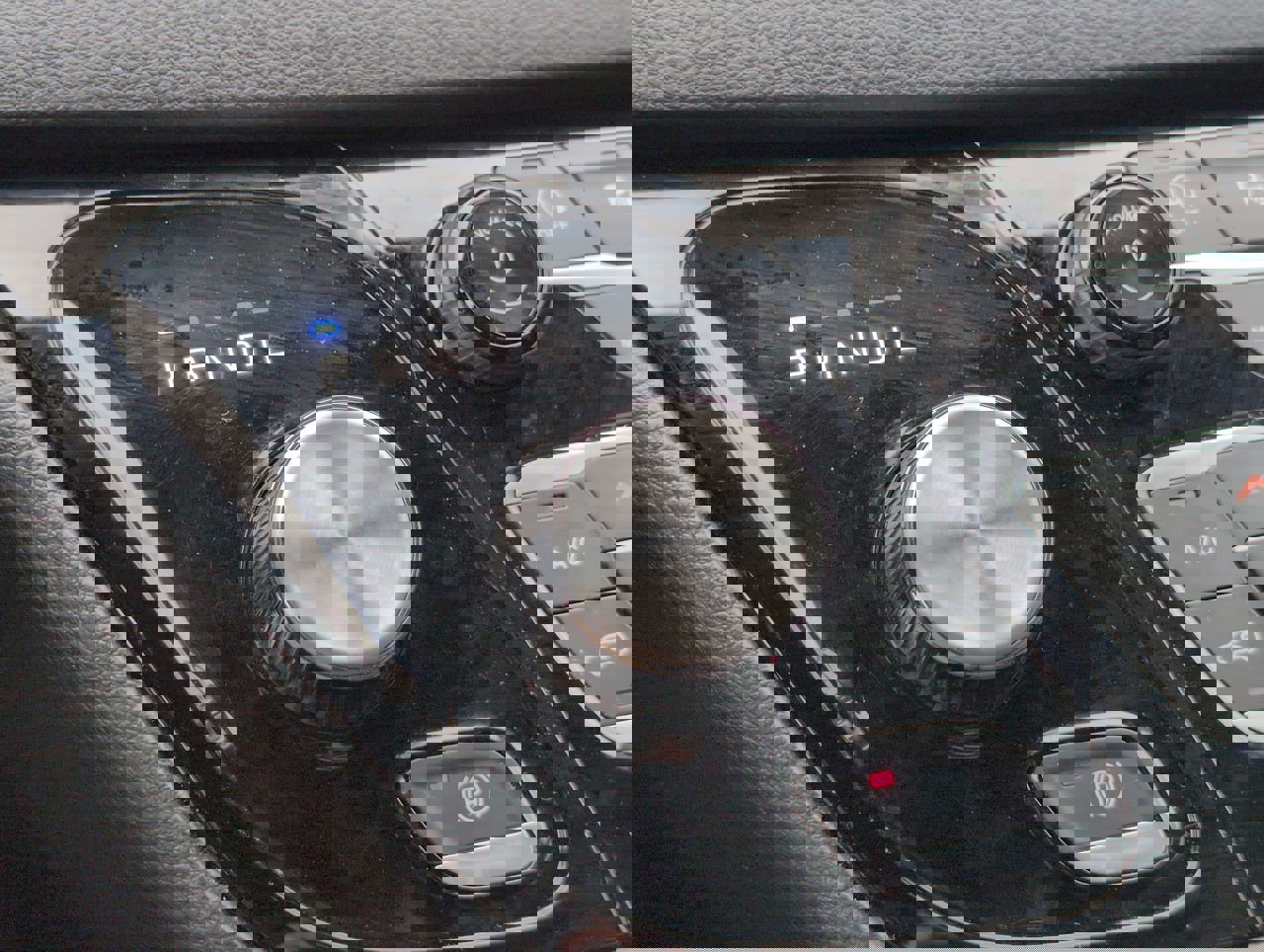 Used 2025 Chrysler Pacifica Select image 22