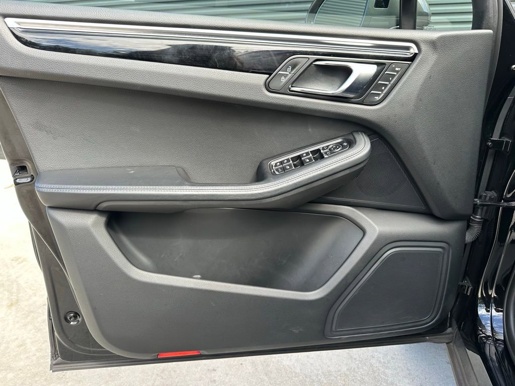 Certified 2023 Porsche Macan Turbo AWD/4WD image 19