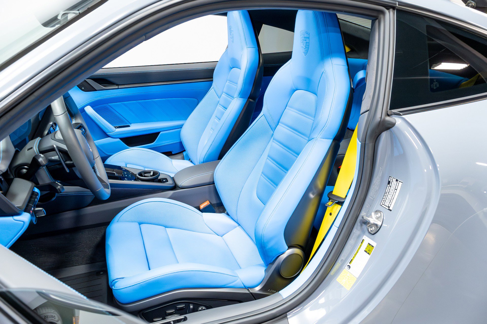 Used 2024 Porsche 911 Carrera image 8