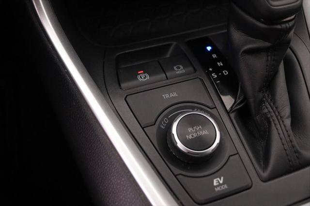 Certified 2022 Toyota RAV4 LE AWD/4WD image 18
