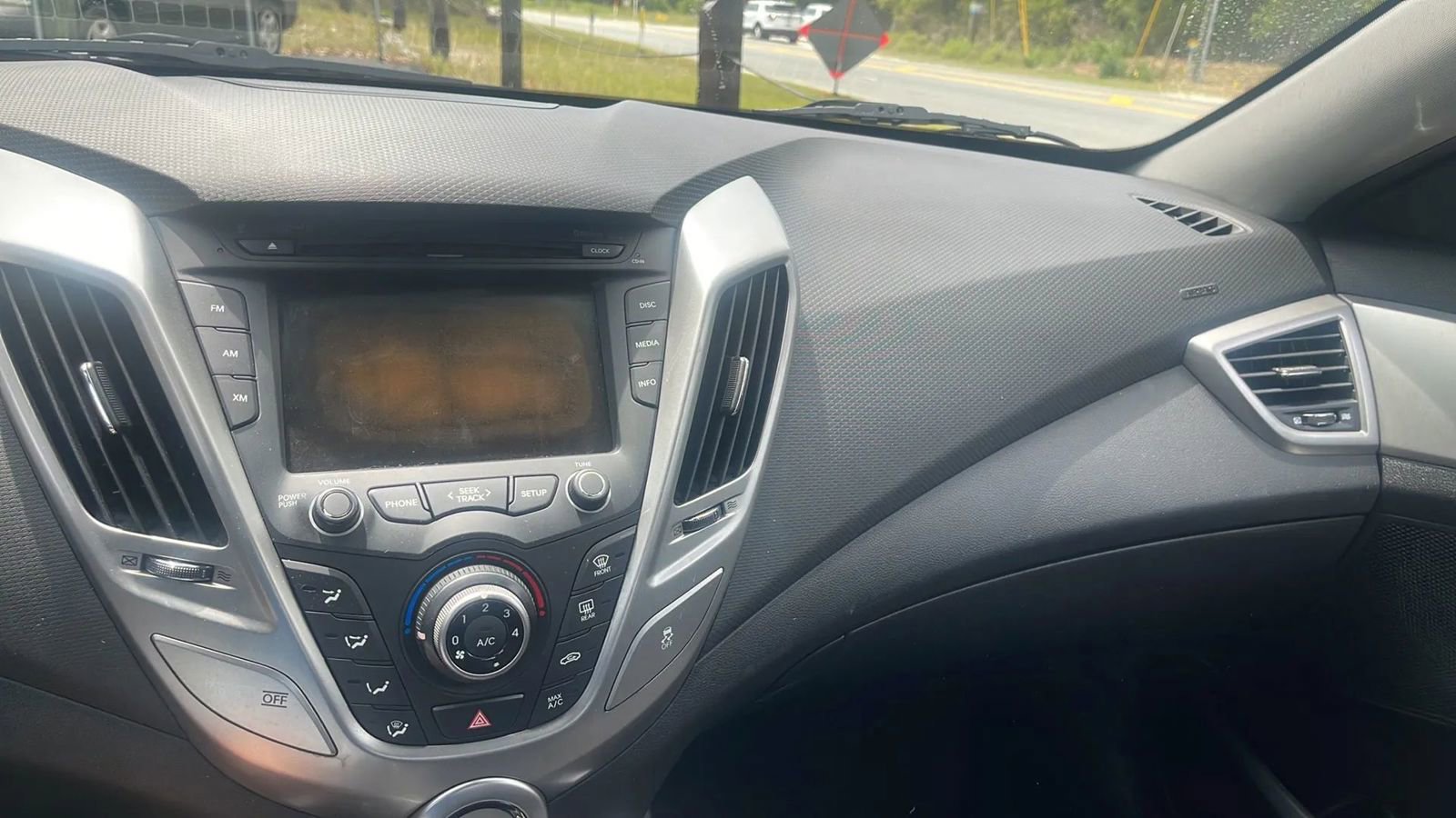 Used 2016 Hyundai Veloster FWD image 17