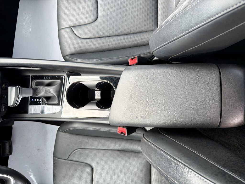 Certified 2023 Hyundai Elantra Limited image 33