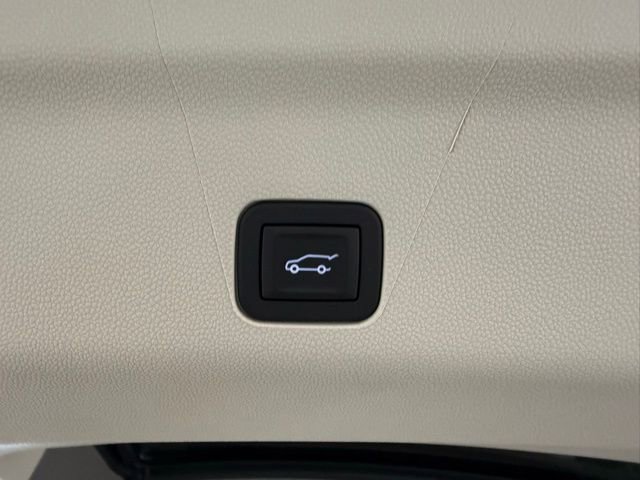 Used 2026 Cadillac Escalade Platinum Sport w/ LPO, ONYX Package image 9