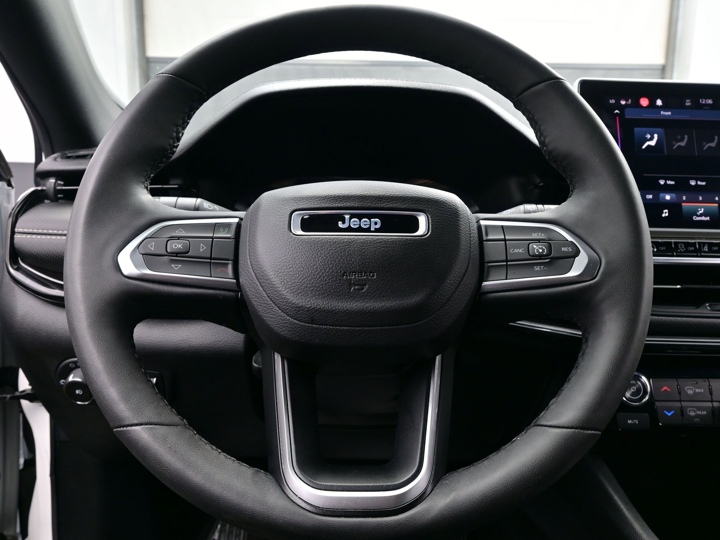 Used 2024 Jeep Compass Latitude w/ Convenience Group image 23