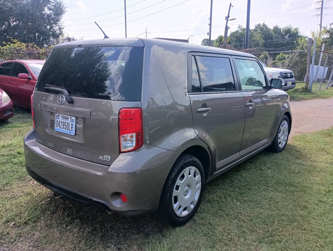 Used 2015 Scion xB FWD image 5