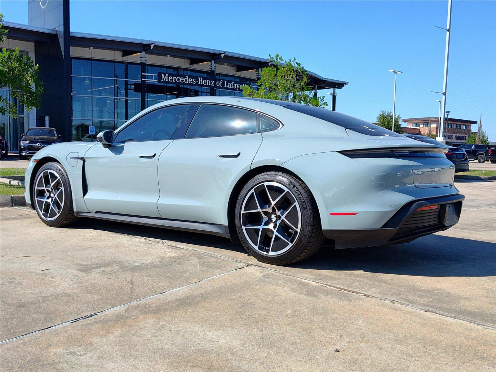 Used 2025 Porsche Taycan image 4