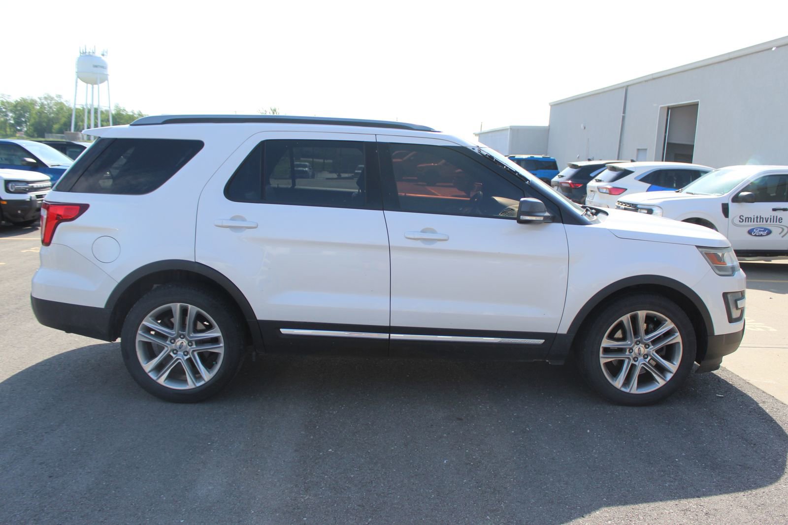 Used 2016 Ford Explorer XLT w/ Equipment Group 202A FWD image 7