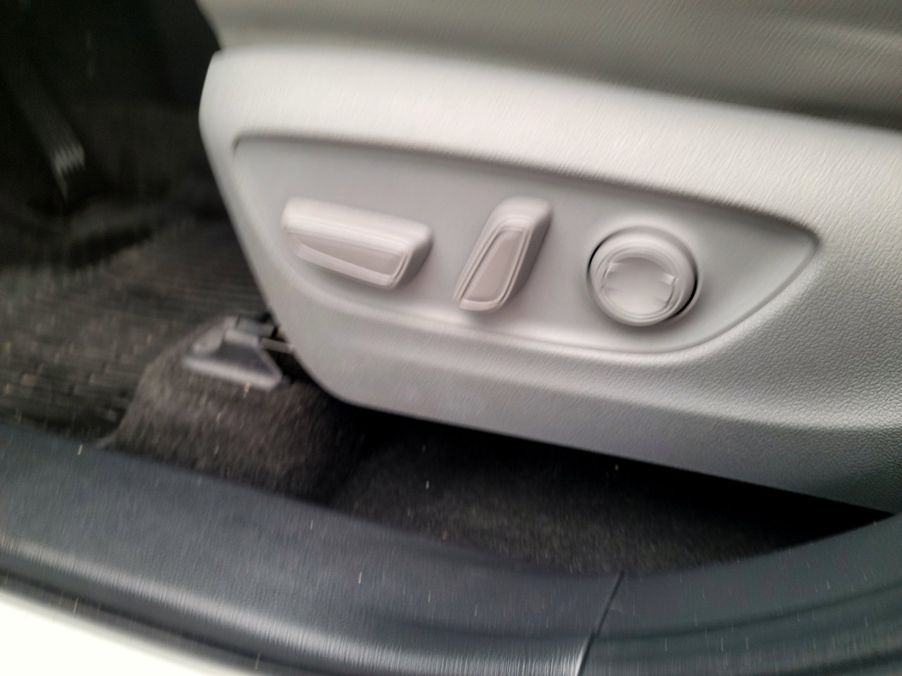 Used 2023 Toyota Highlander XLE image 18