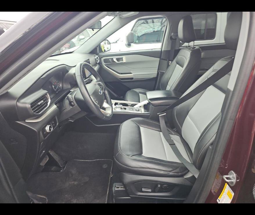 Used 2023 Ford Explorer XLT w/ Equipment Group 202A image 3