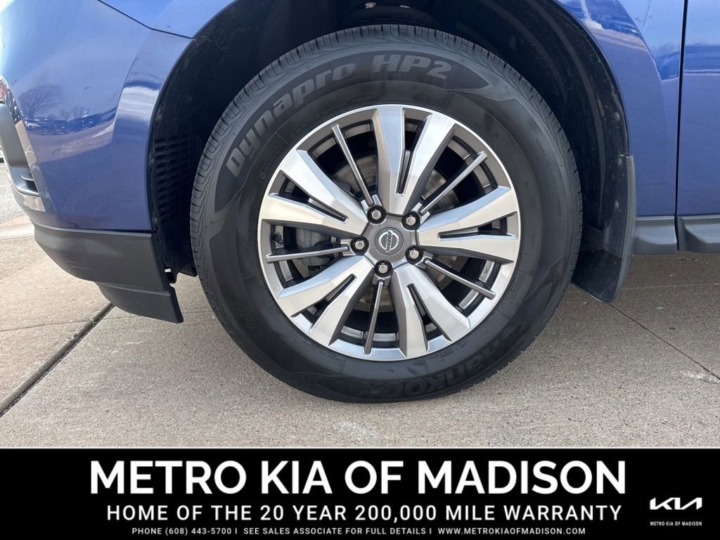 Used 2020 Nissan Pathfinder S image 10