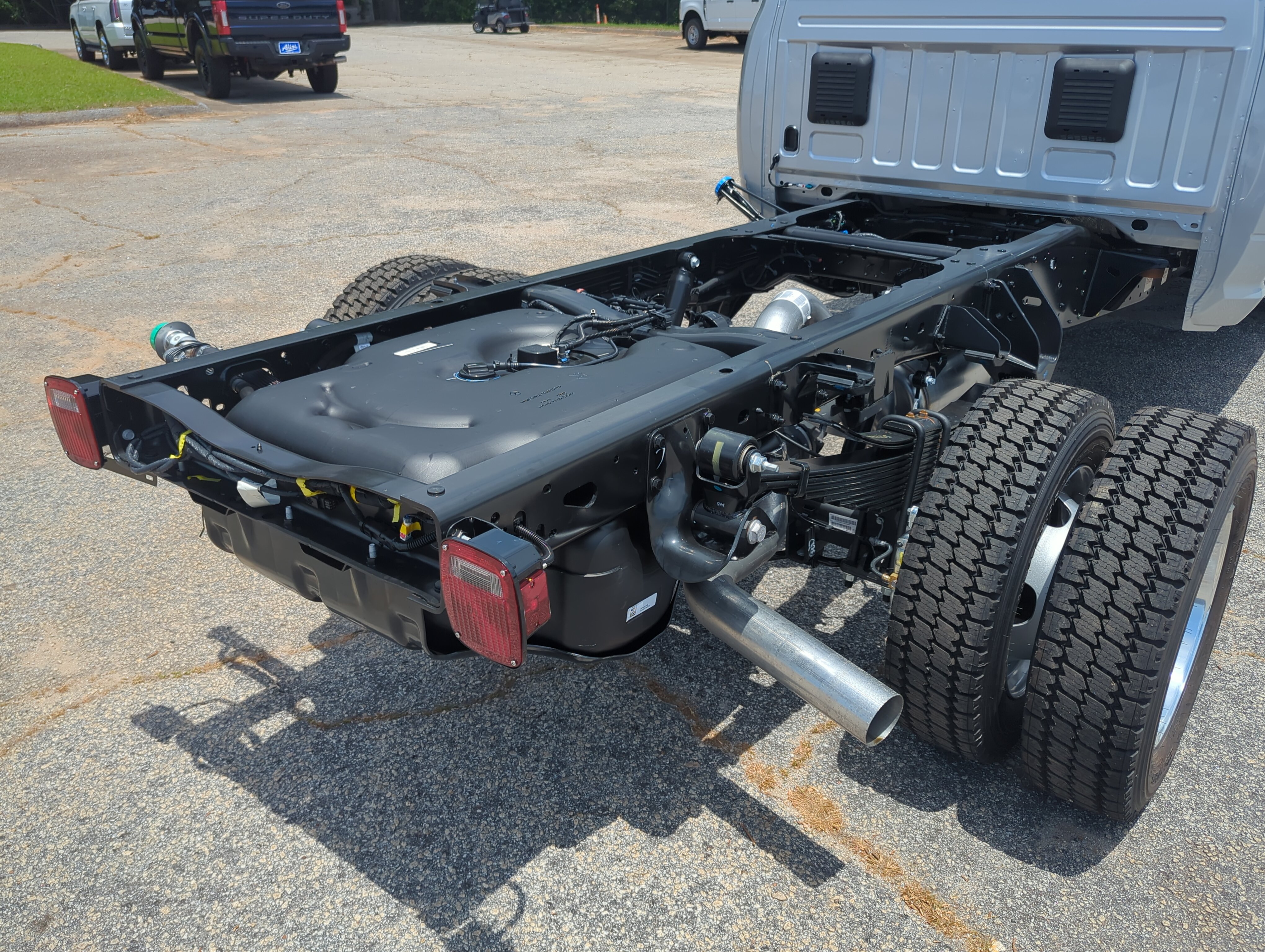 New 2026 RAM 4500 4x4 Crew Cab DRW w/ Laramie Trim Package image 11