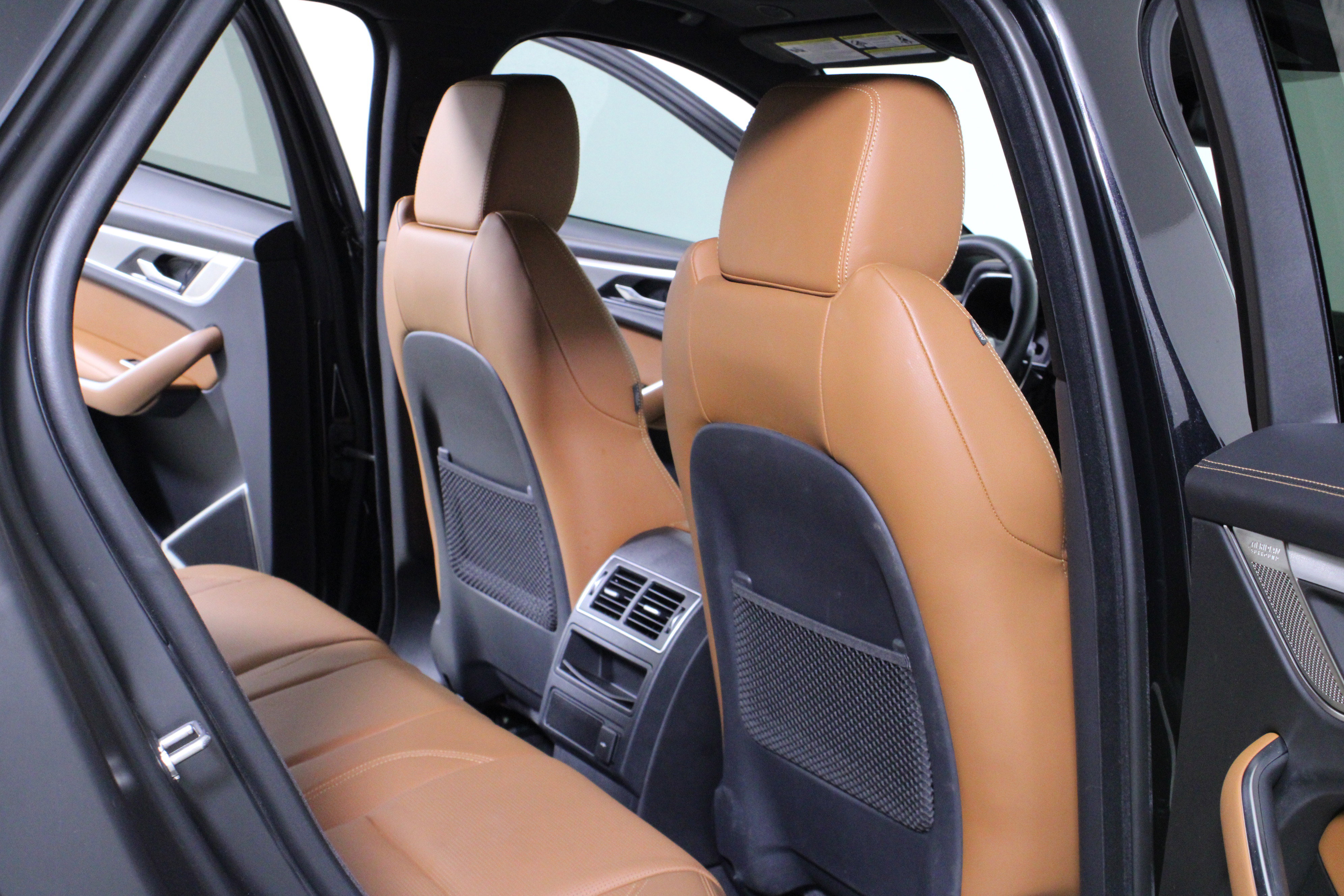 Used 2023 Jaguar F-PACE R-Dynamic S image 14