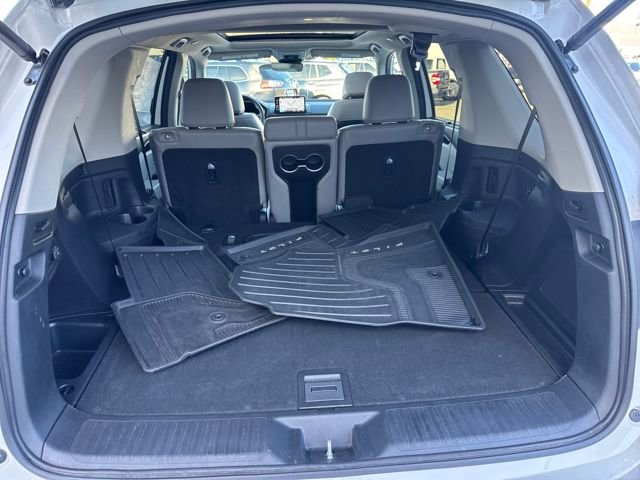Used 2024 Honda Pilot Touring image 16