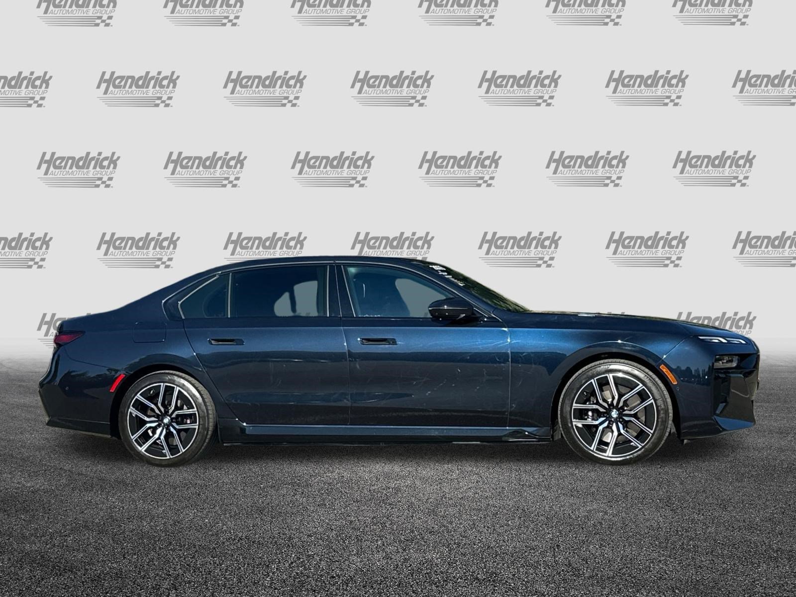 Used 2023 BMW i7 xDrive60 AWD/4WD image 3