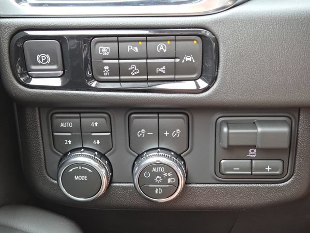 New 2026 GMC Yukon Elevation w/ Elevation Premium Package AWD/4WD image 32