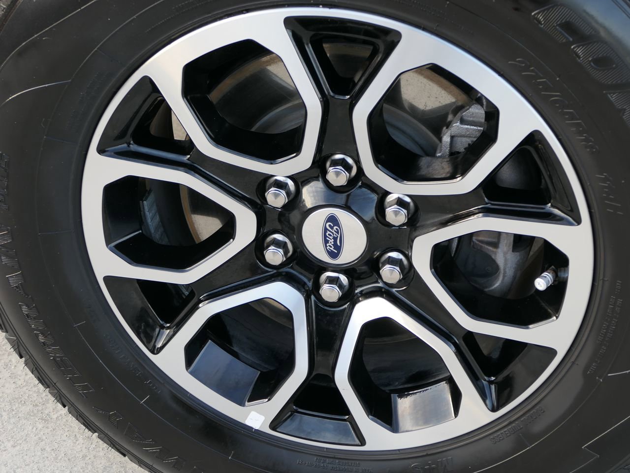 Used 2024 Ford Expedition XLT image 11