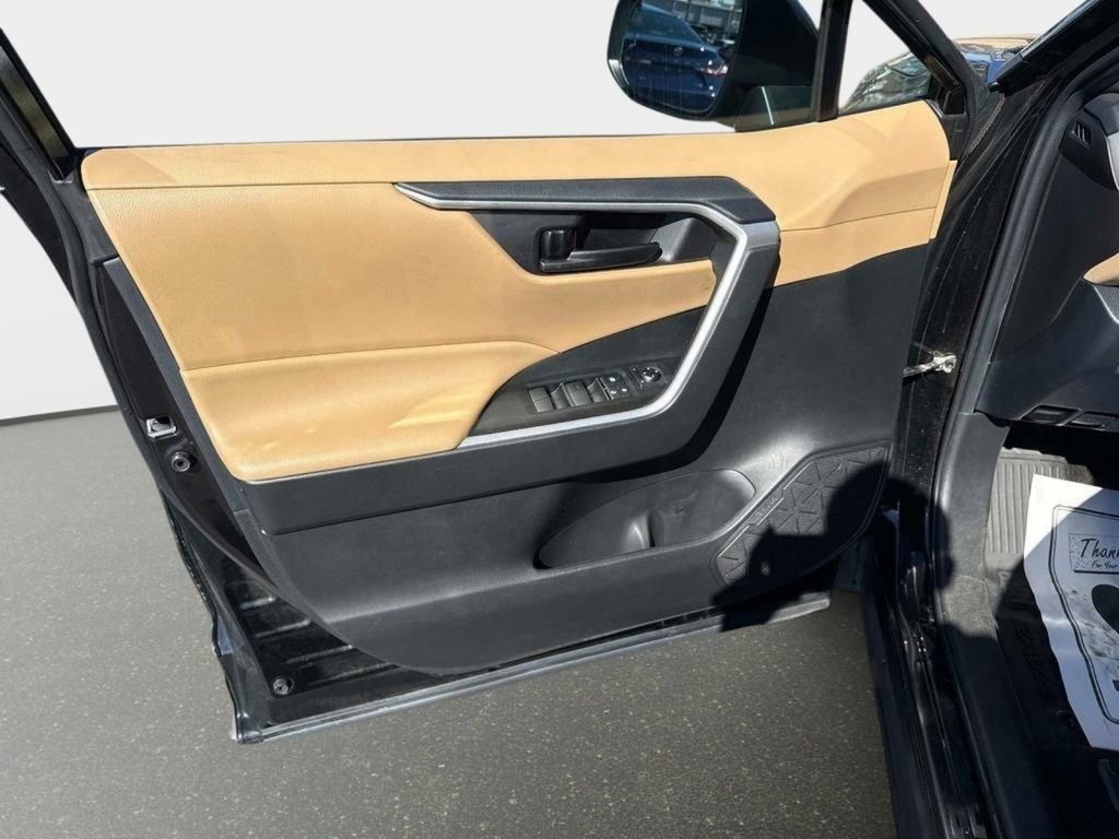 Used 2023 Toyota RAV4 LE image 17