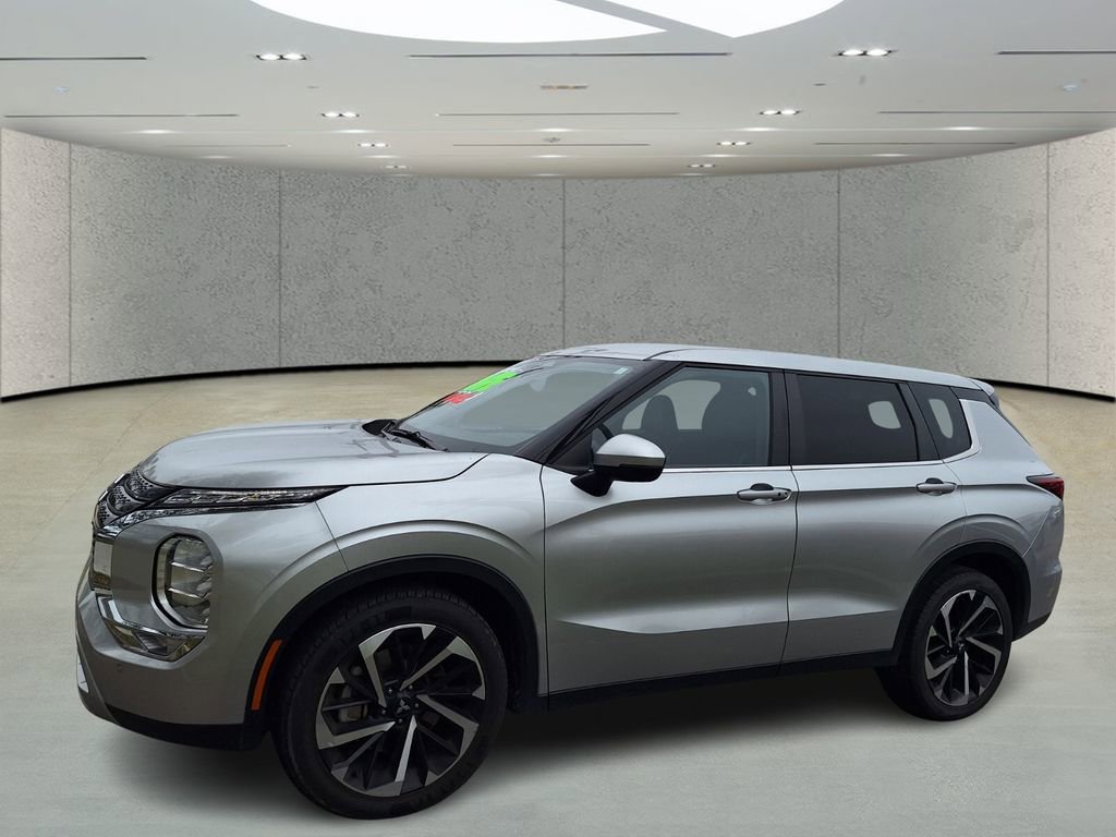 Used 2024 Mitsubishi Outlander SE Black Edition