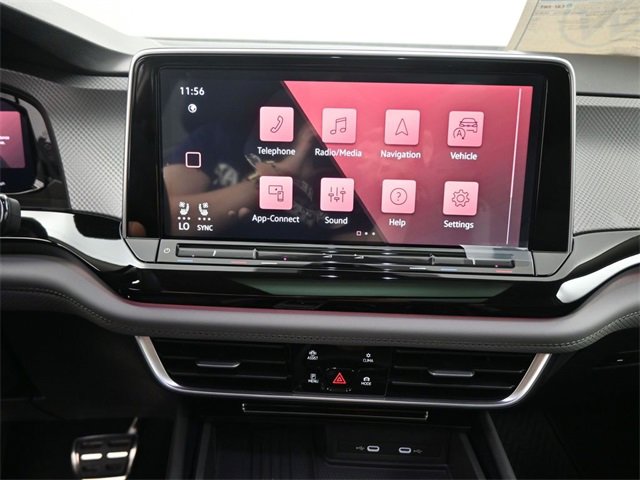 New 2025 Volkswagen Atlas Peak Edition SE image 32