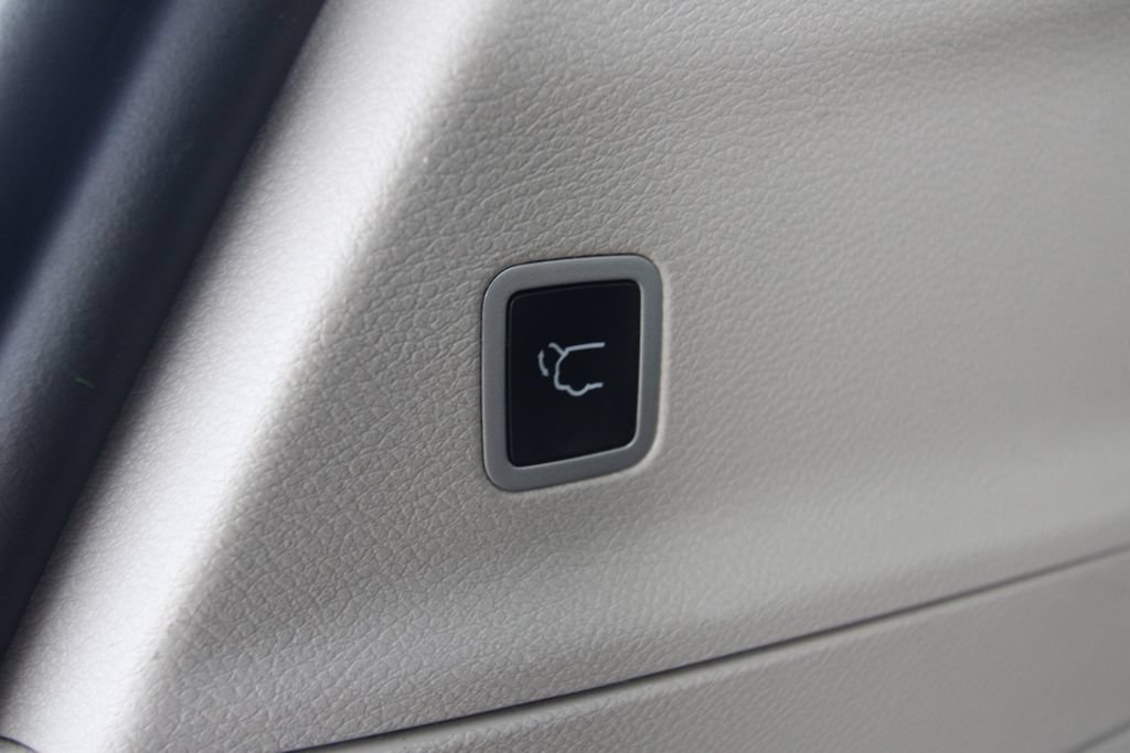 Used 2022 Chrysler Voyager LX FWD image 35