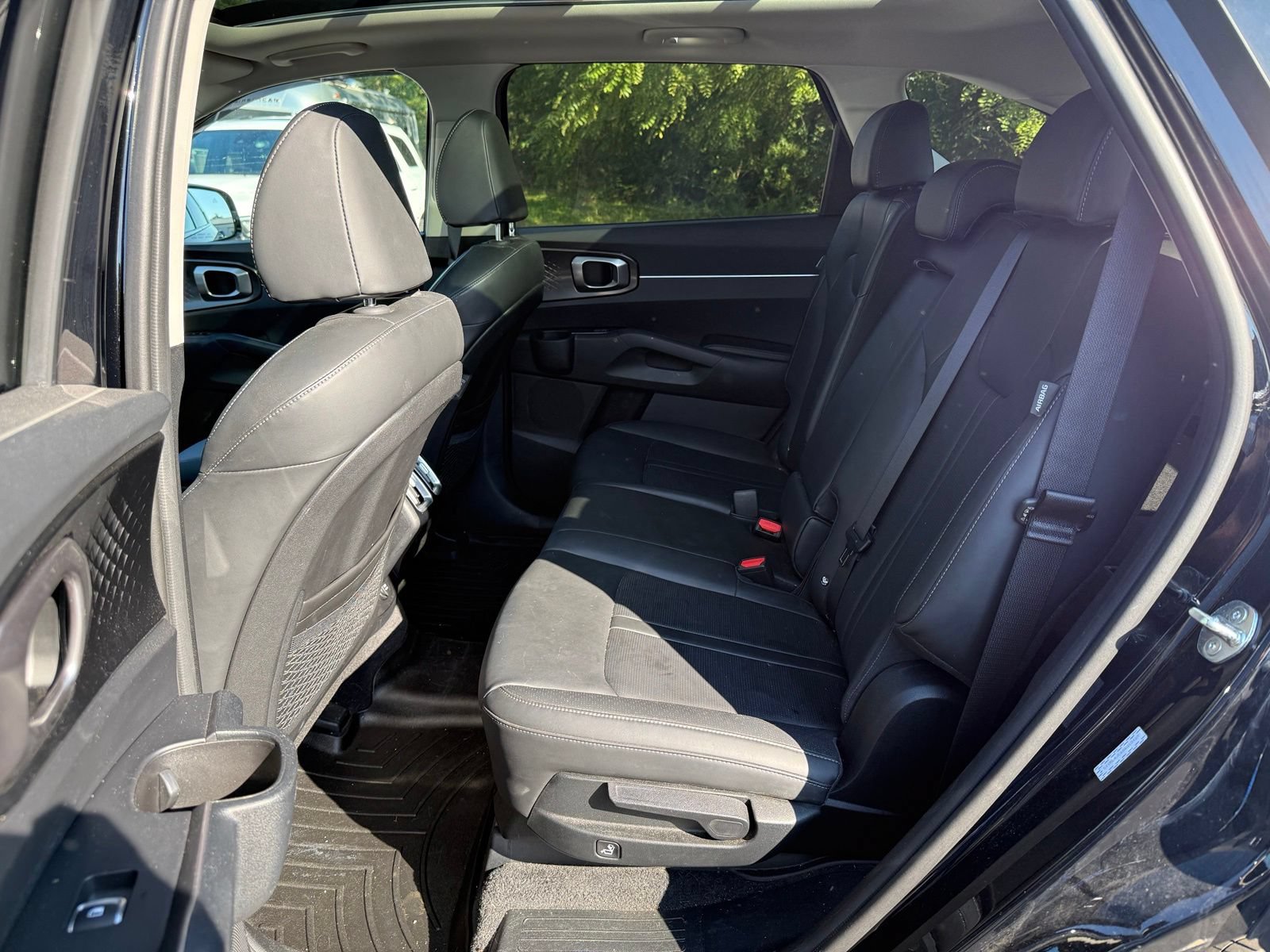 Used 2025 Kia Sorento S w/ Panoramic Sunroof Package FWD image 23